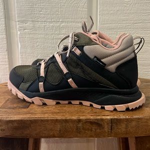 NWT Timberland Waterproof Hiking Boots - Dark Green Mesh w/ Pink - Size 8